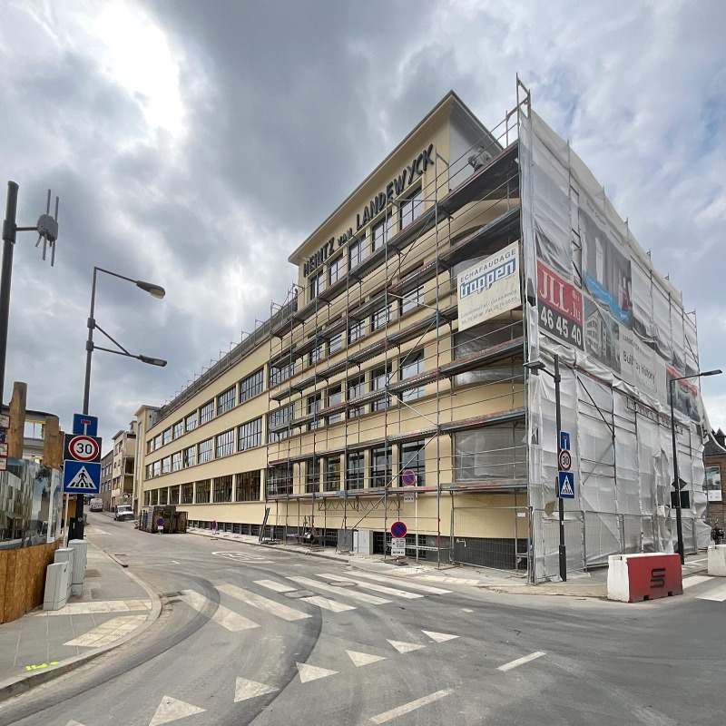 Le Landewyck Building se précise dans sa nouvelle beauté.