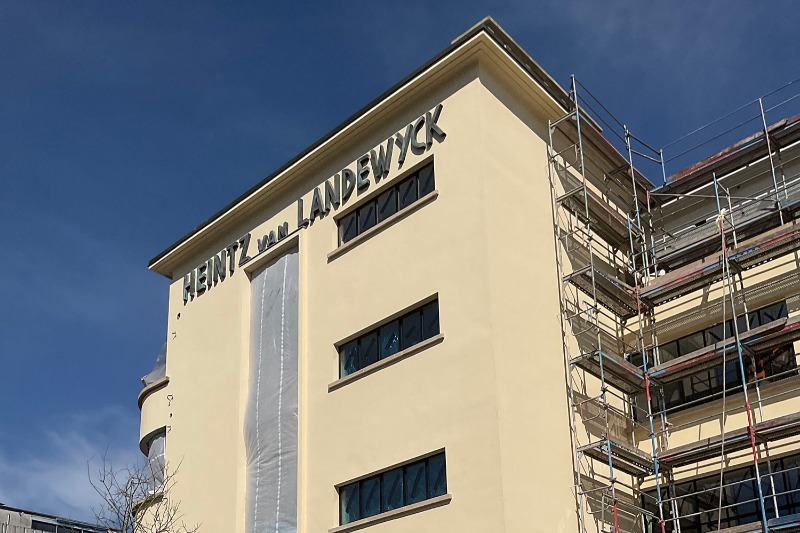 Le Landewyck Building se précise dans sa nouvelle beauté.