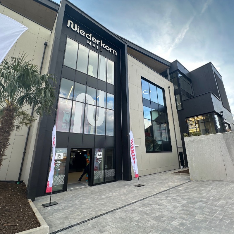 Niederkorn Mall eröffnet.